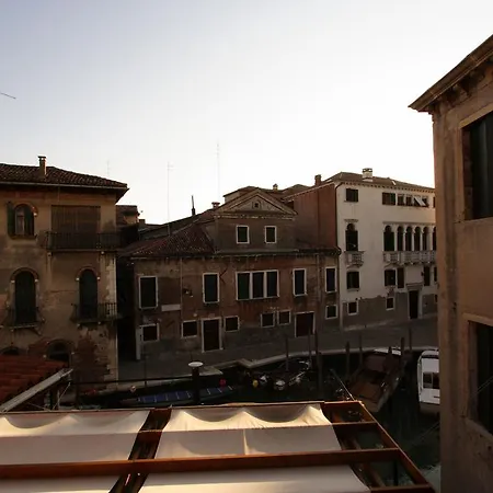 Dalla Mora البندقية