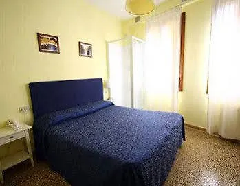 Dalla Mora מלון